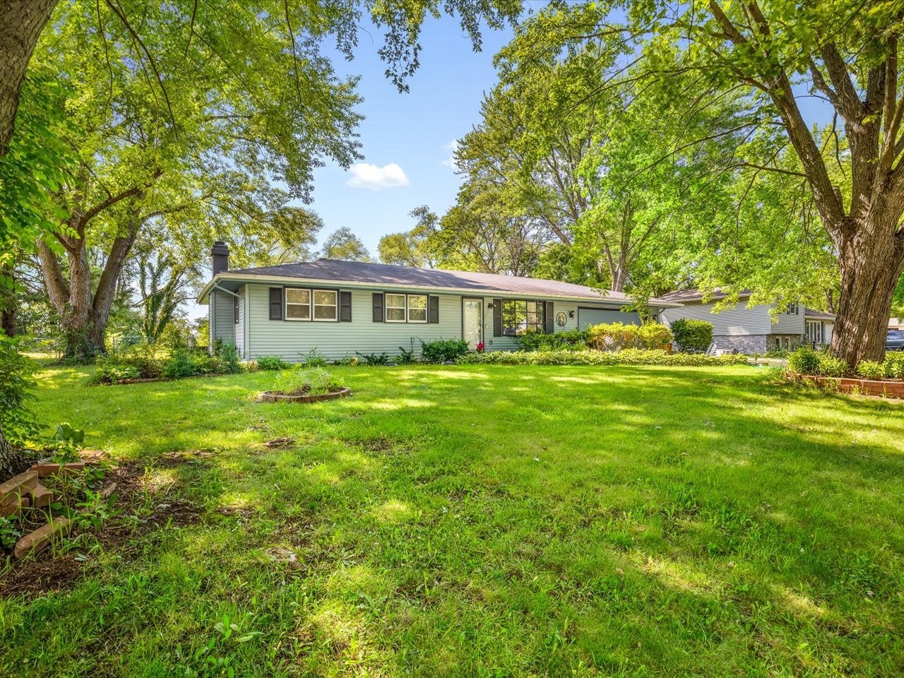 Home in Rockford, IL 61103 — photo 2