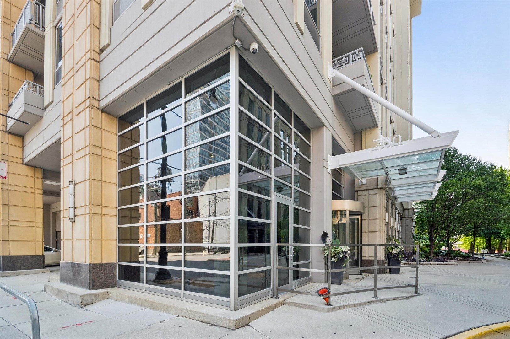 700 N Larrabee Street 1002 — photo