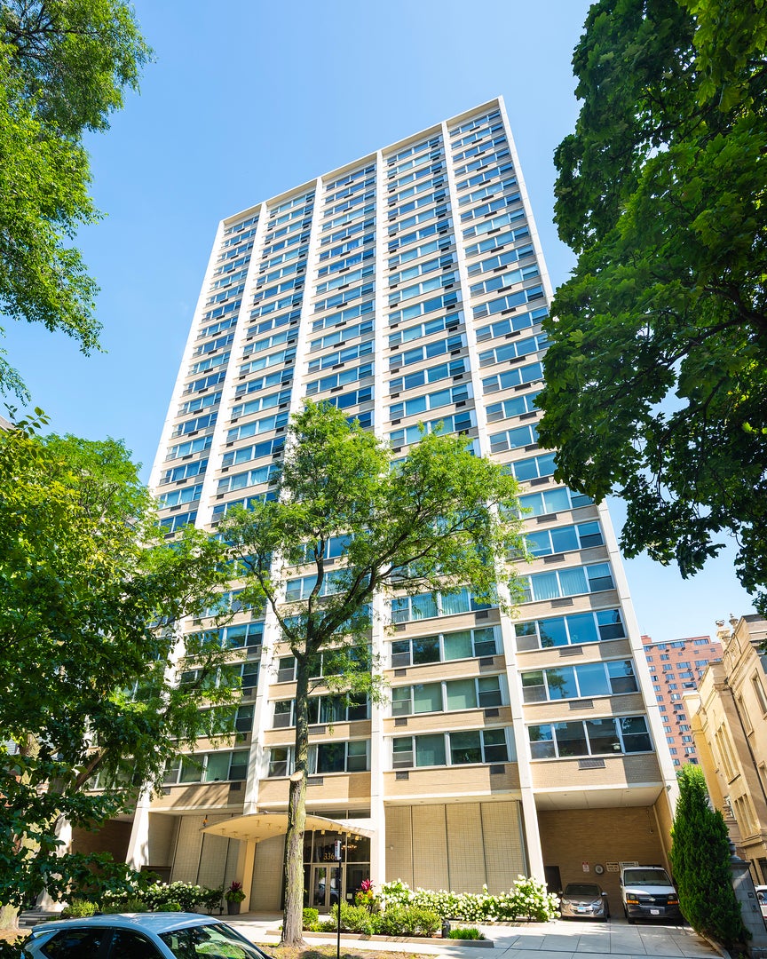 336 W Wellington Avenue 2501 — photo