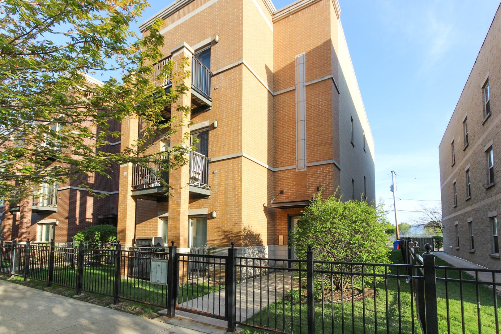 1153 W Washburne Avenue 301 — photo