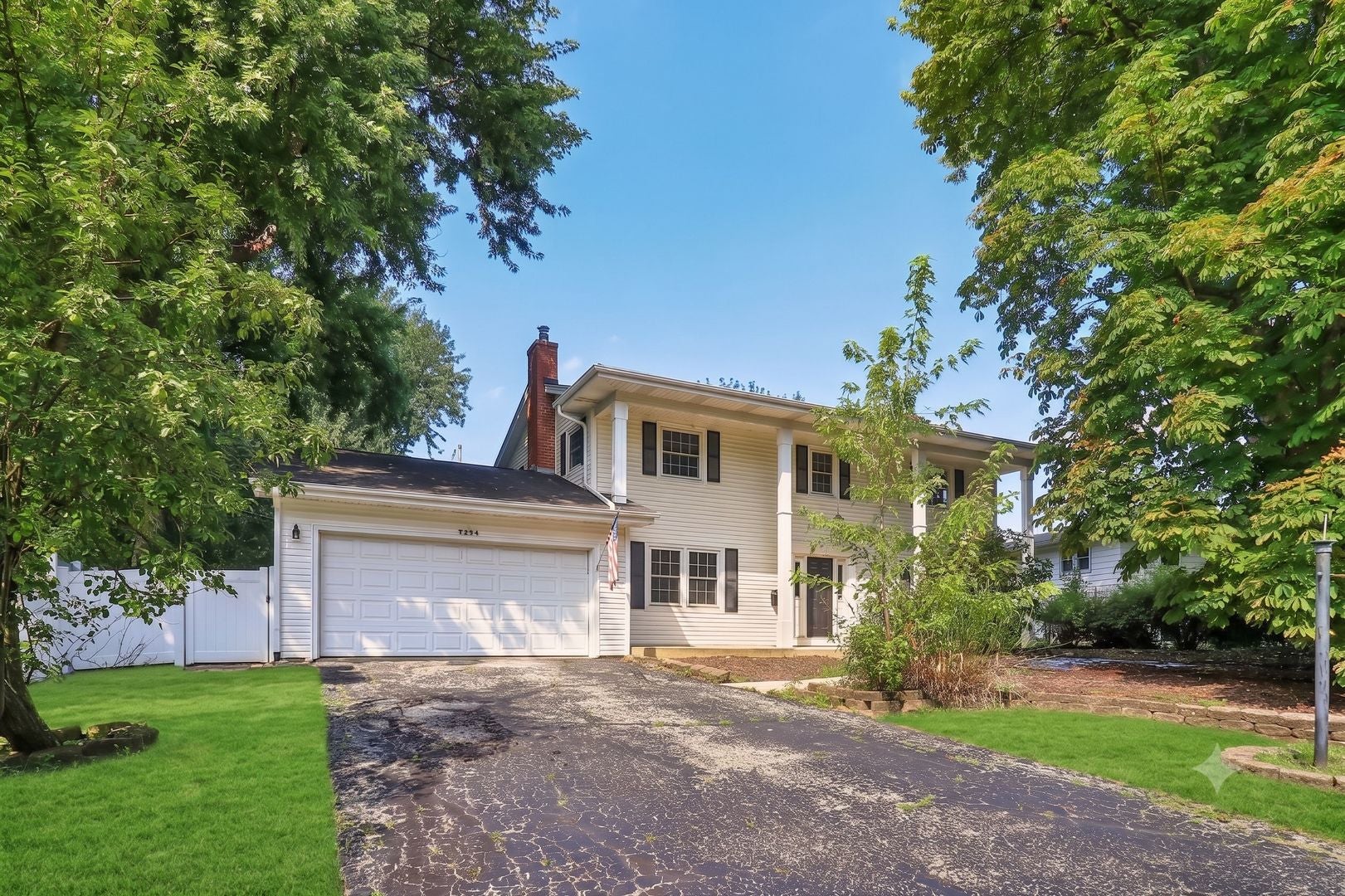 1053 Laurel Lane — photo