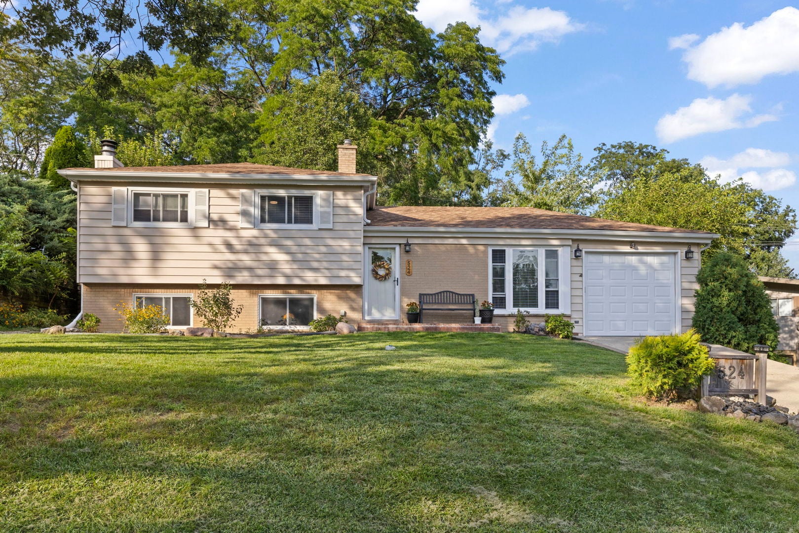 22W524 Birchwood Drive — photo