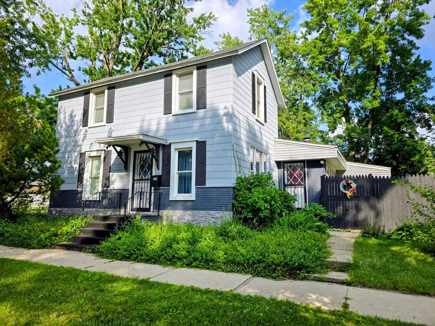 302 S Washington Street — photo