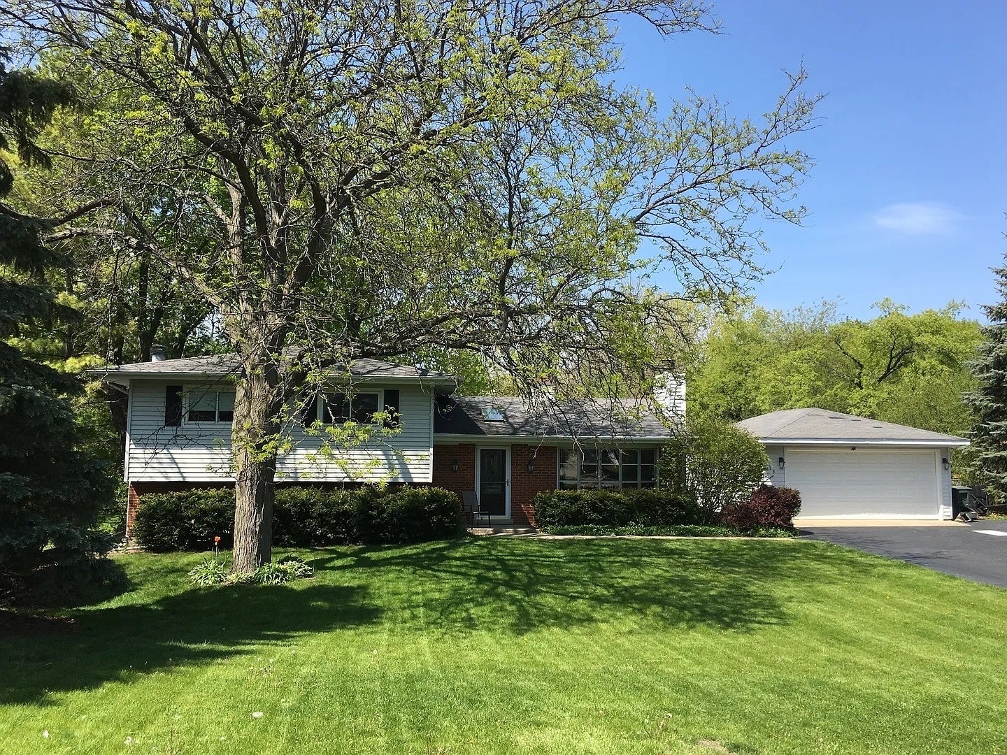 1073 W Elm Street — photo