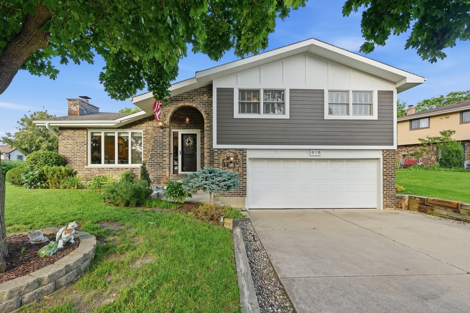 919 Hillview Drive — photo