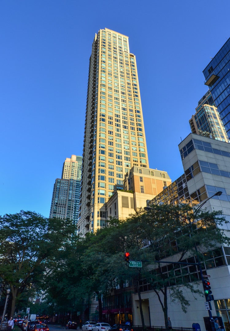25 E Superior Street 3701 — photo