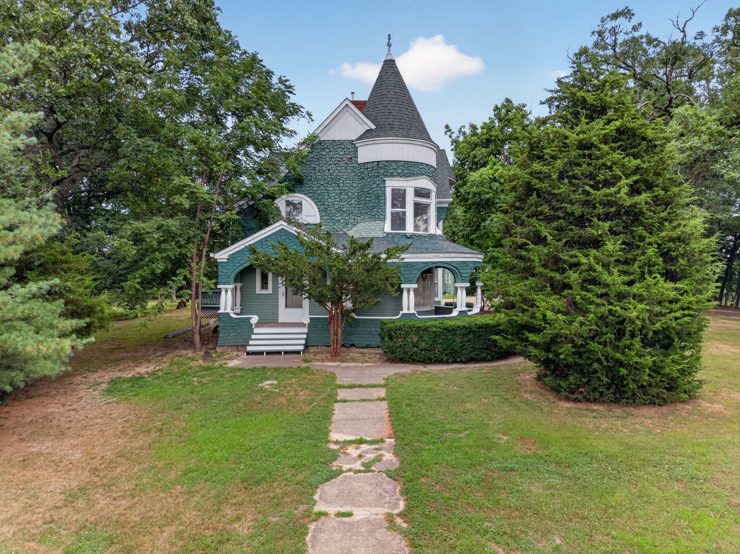 860 Best Street — photo