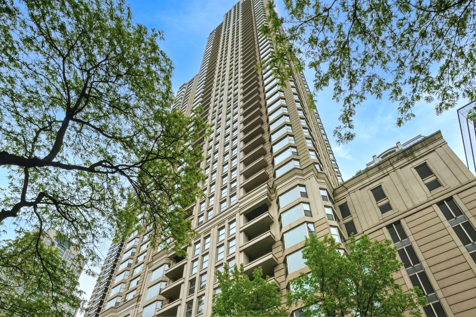 25 E Superior Street 1801 — photo