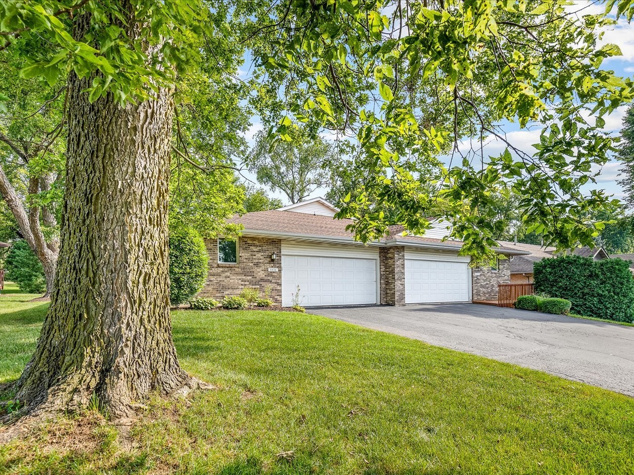 6616 Sandalwood Close — photo