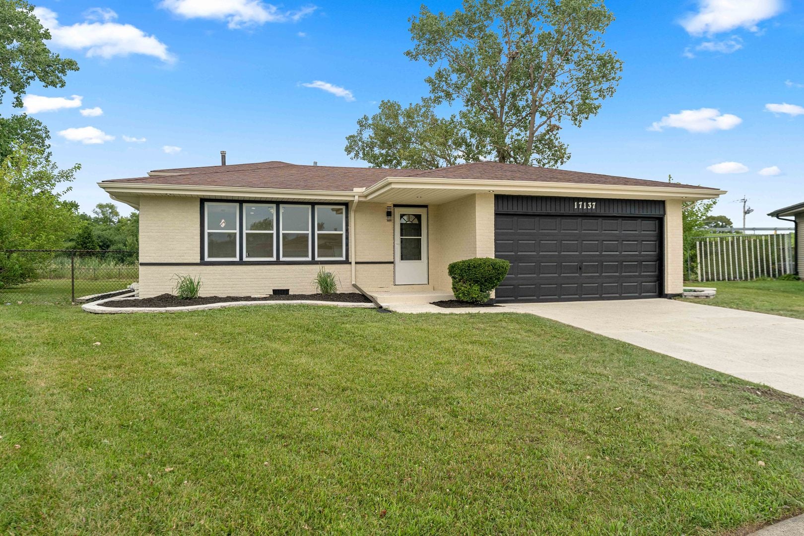 Home in Country Club Hills, IL 60478 — photo 2