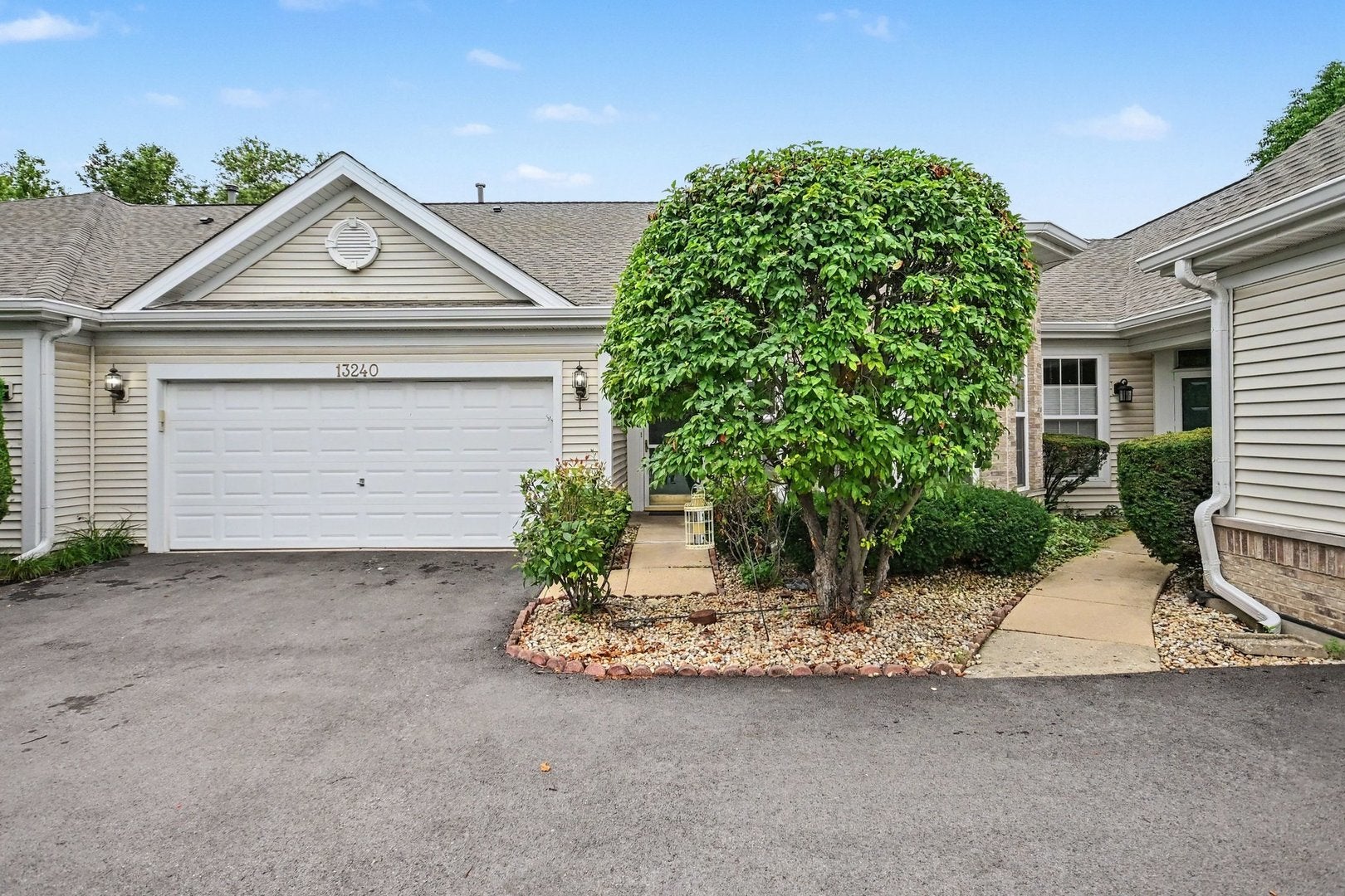 13240 S Bayberry Lane — photo