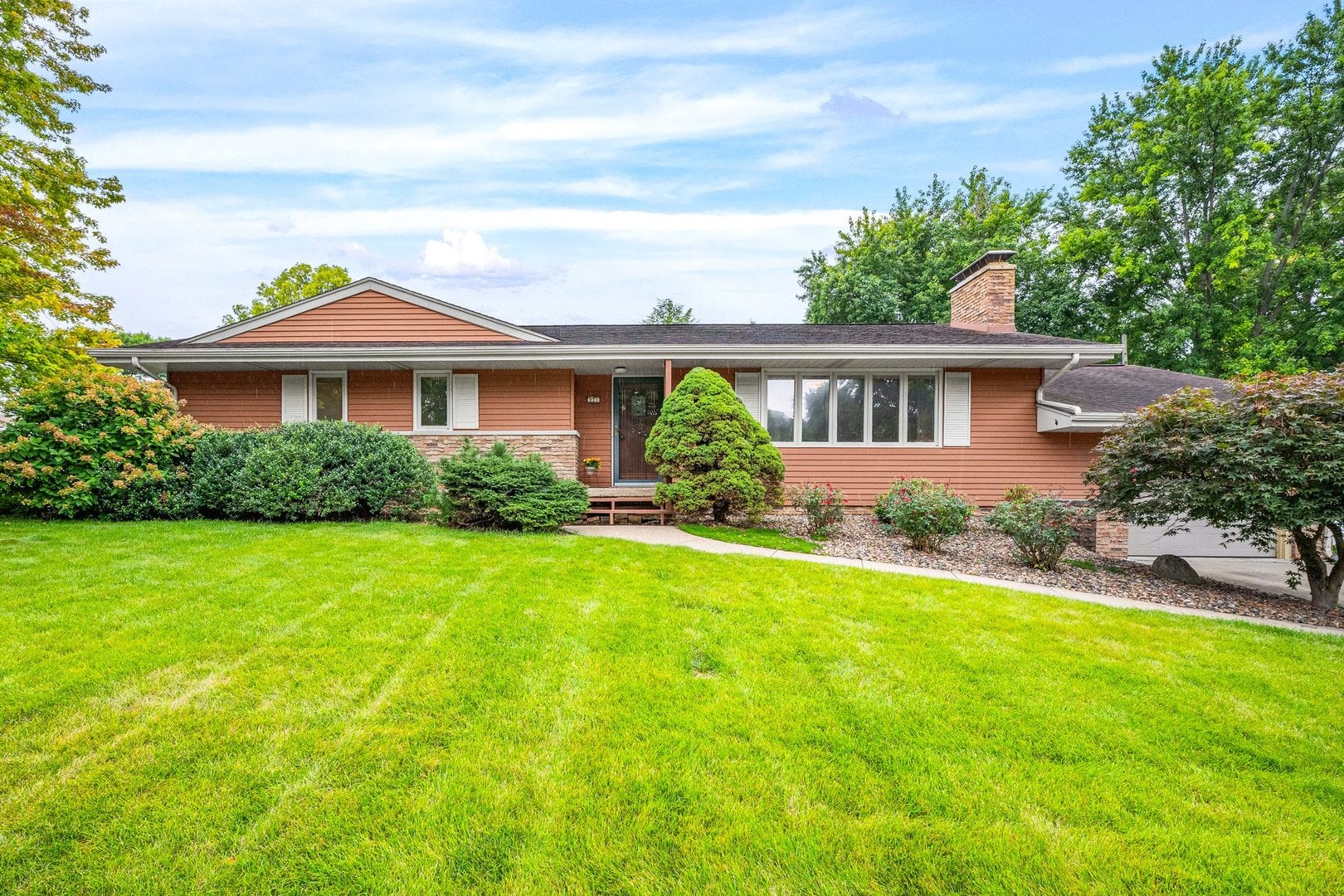 221 Hillside Lane — photo
