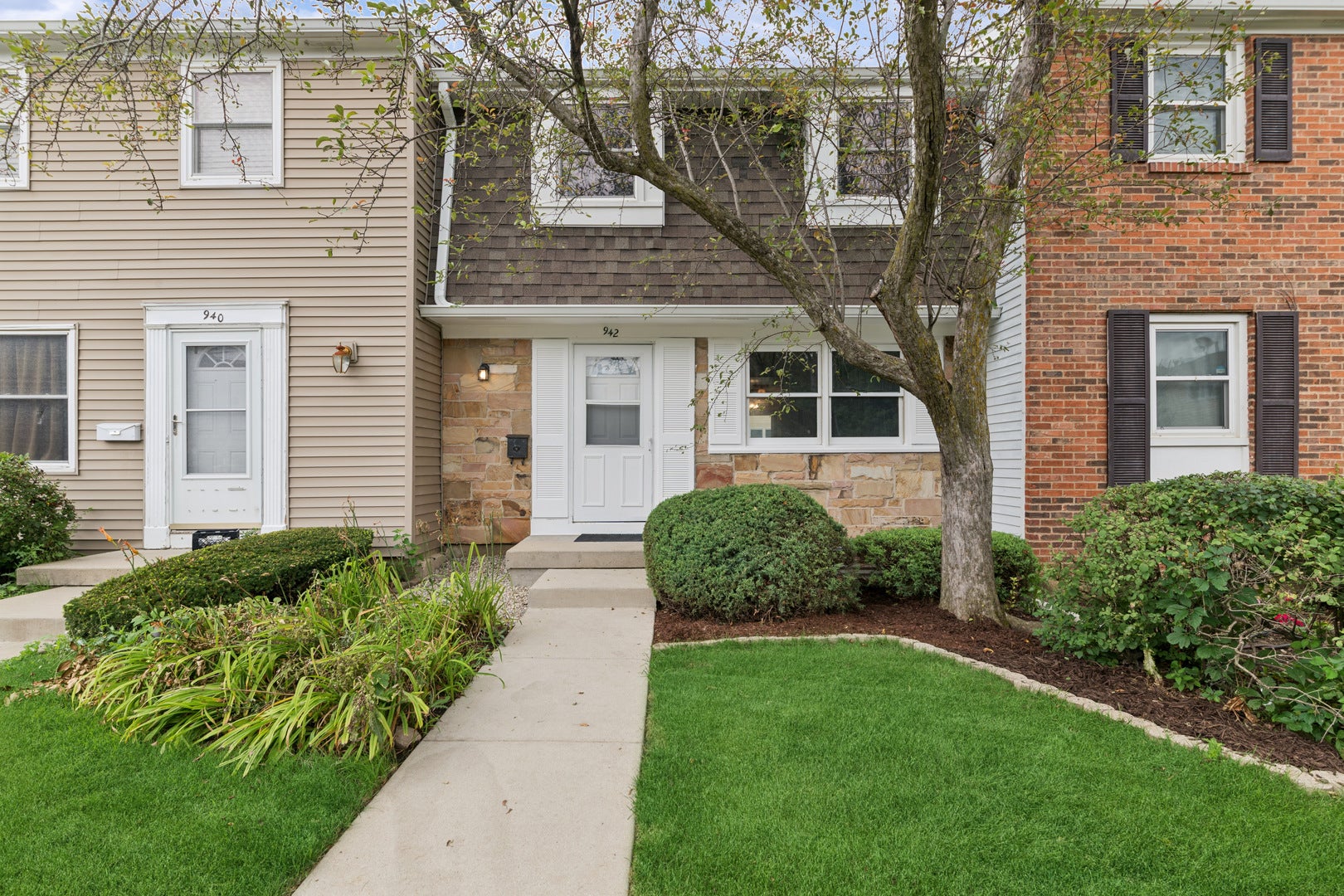 942 Cardiff Court — photo