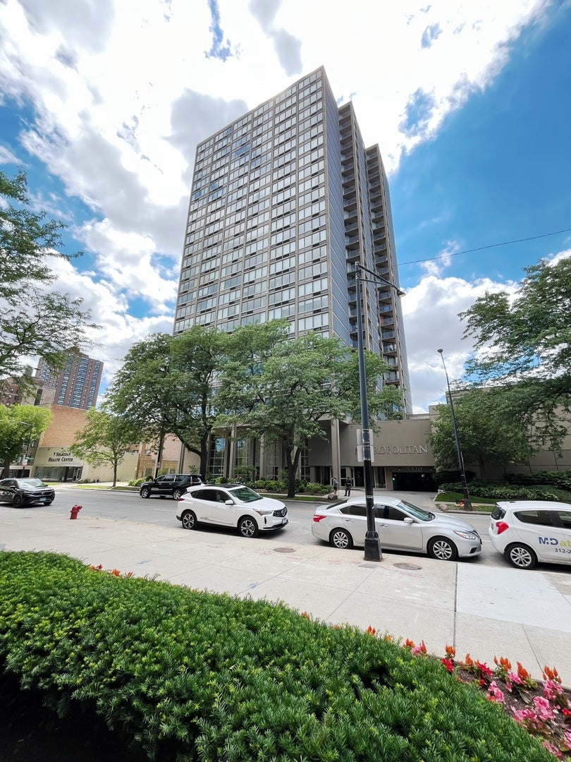5320 N Sheridan Road 2110 — photo