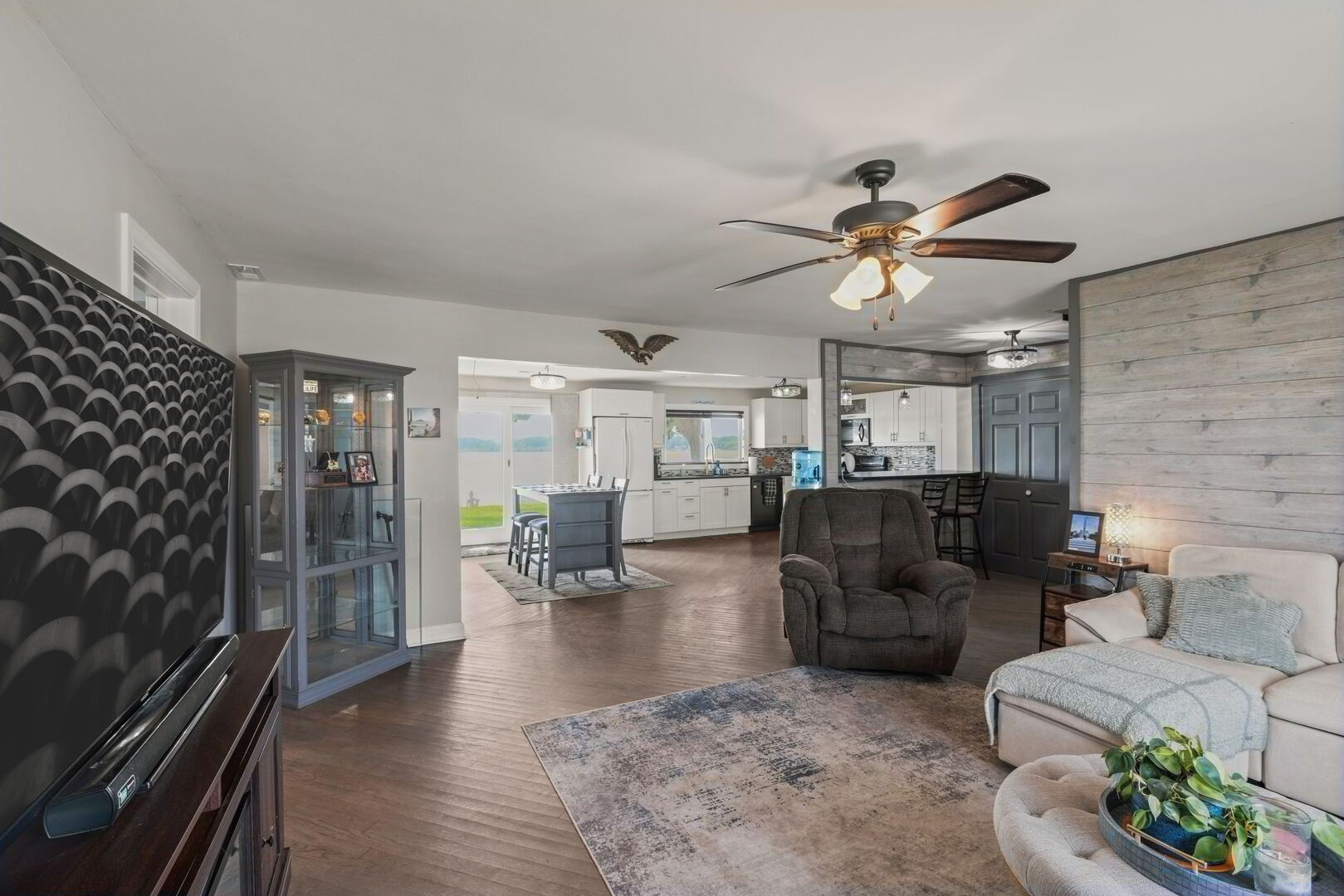 Home in McHenry, IL 60051 — photo 2