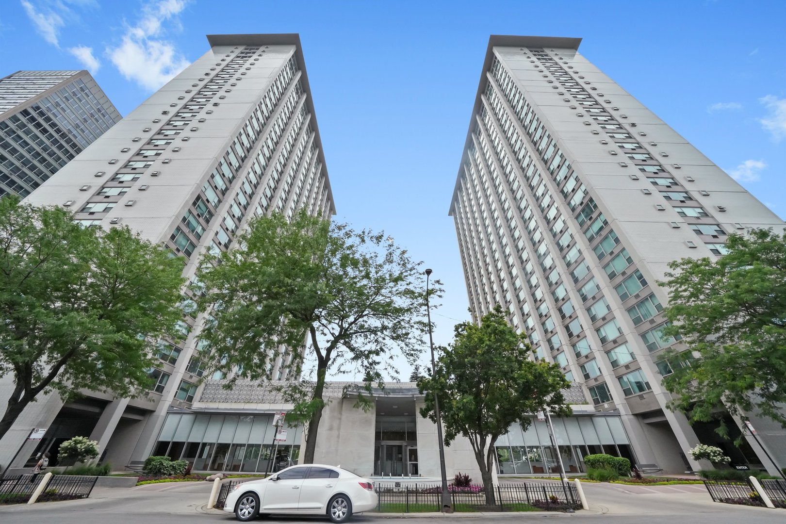 3600 N Lake Shore Drive 2807 — photo