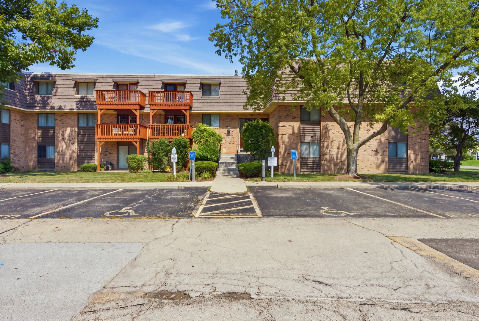 1895 Tall Oaks Drive 3508 — photo