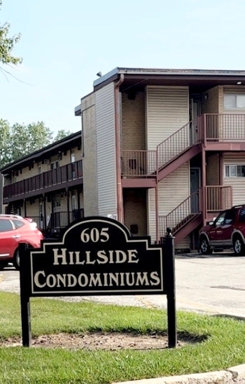 605 N Wolf Road B9 — photo