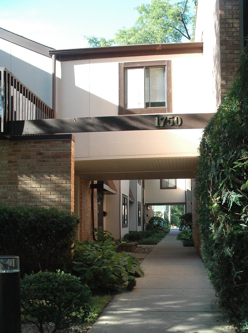 1750 Henley Street 25 — photo