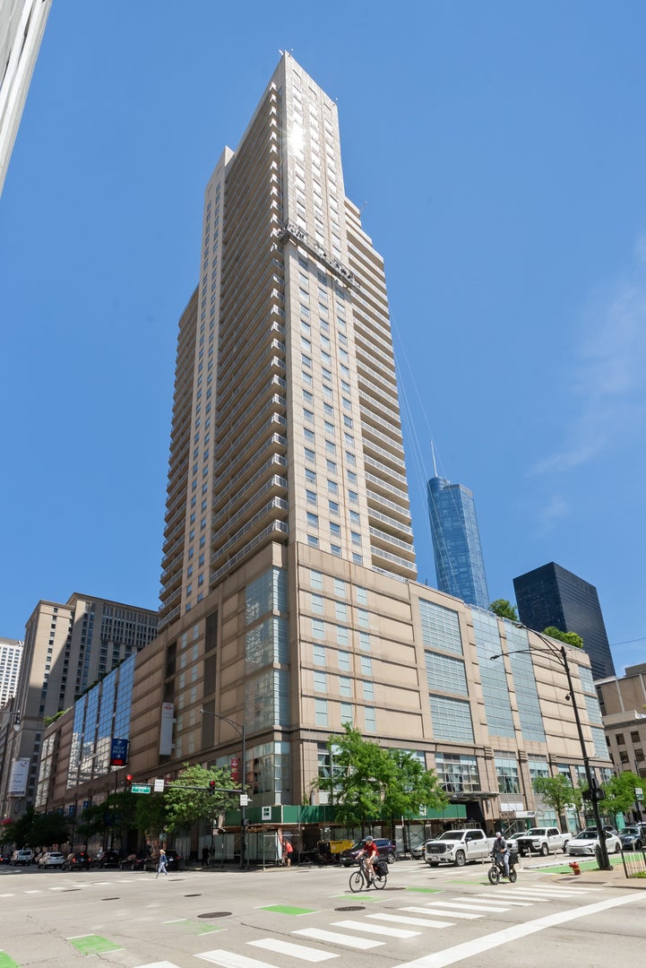 545 N Dearborn Street 2301 — photo
