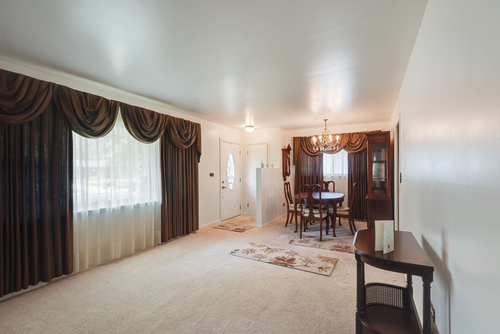 Home in Zion, IL 60099 — photo 3