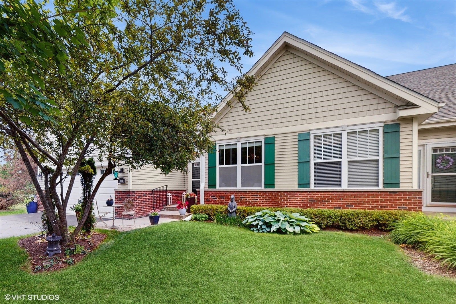 301 W Eagle Court — photo
