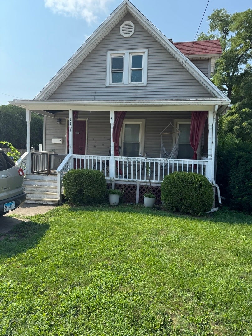 1107 E Washington Street — photo