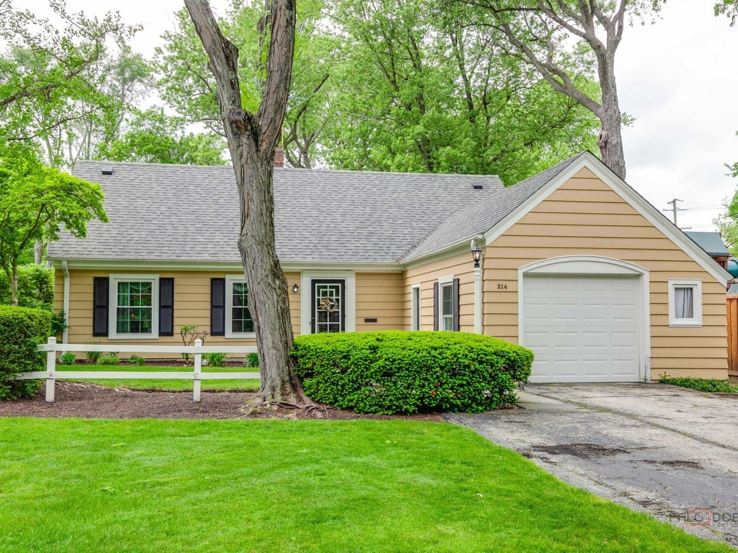 214 Washington Circle — photo