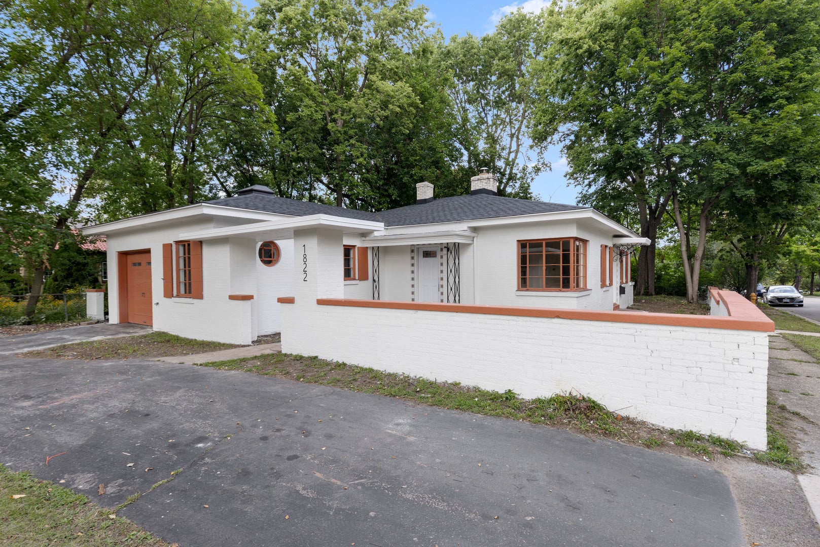 1822 E State Street — photo