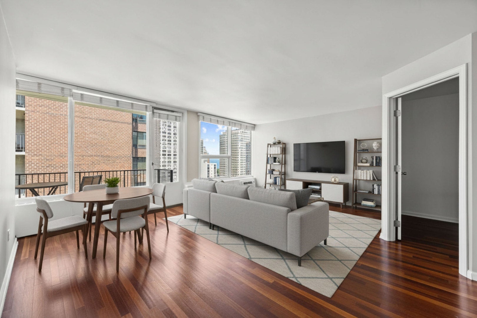 Home in Chicago, IL 60610 — photo 3