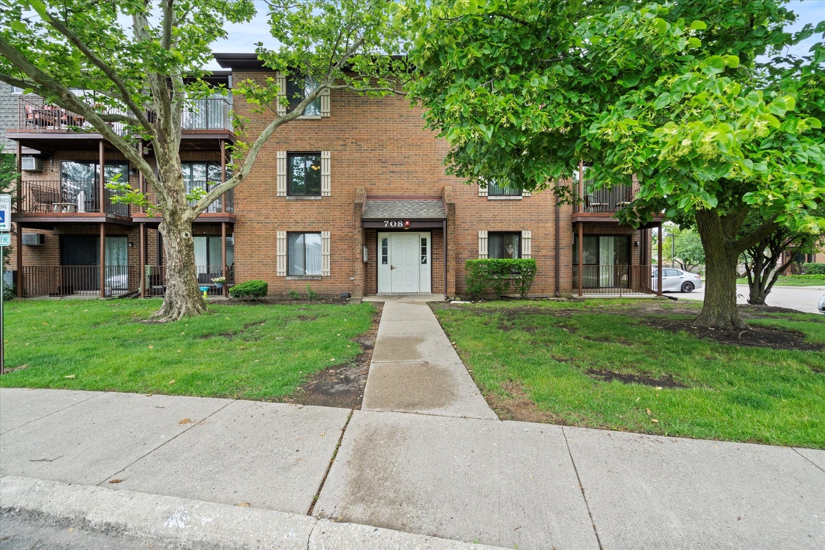 708 N Briar Hill Lane 3 — photo