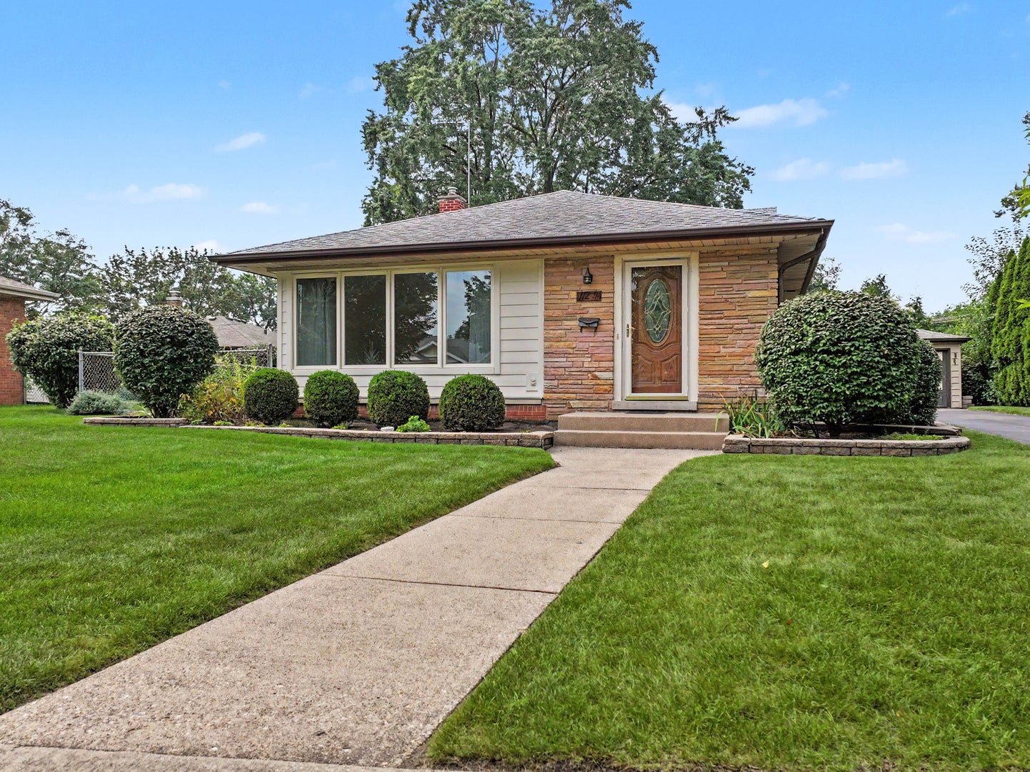 112 N Reuter Drive — photo