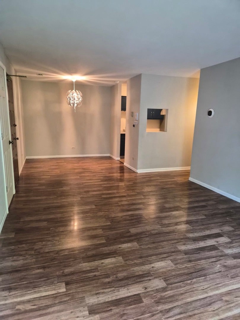 Home in Wheaton, IL 60189 — photo 2