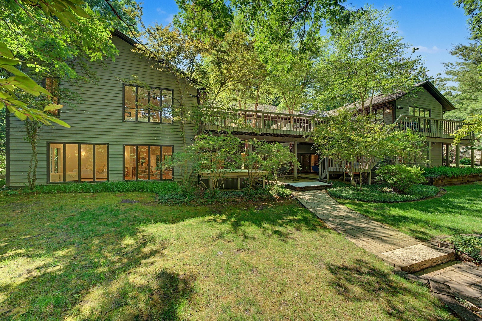 106 Oak Ridge Drive — photo 2