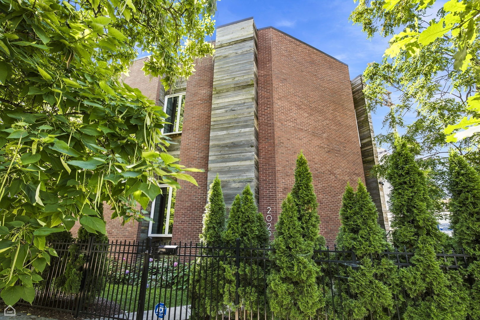 2029 W George Street — photo