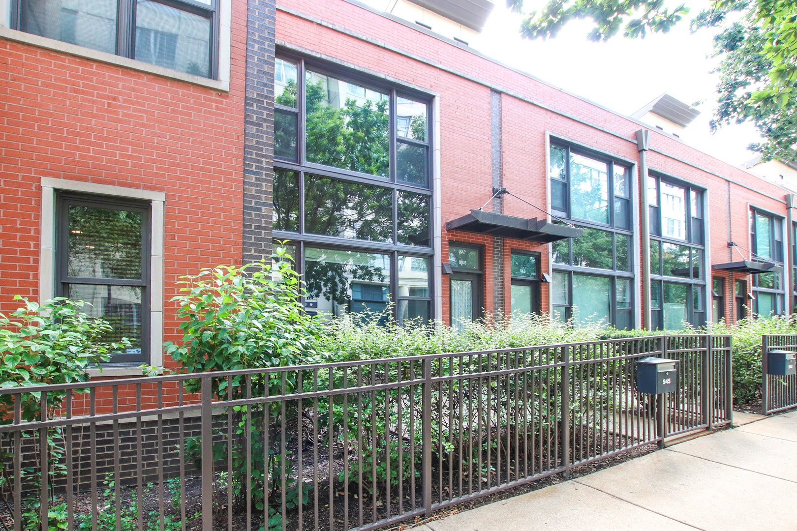 945 N Kingsbury Street 119 — photo