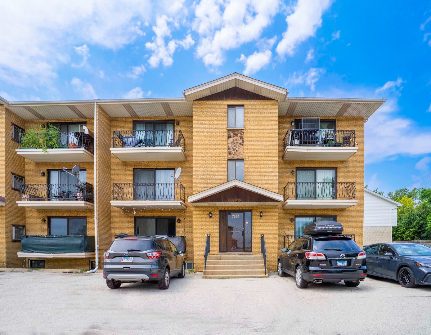 7824 W 87th Place 1D — photo