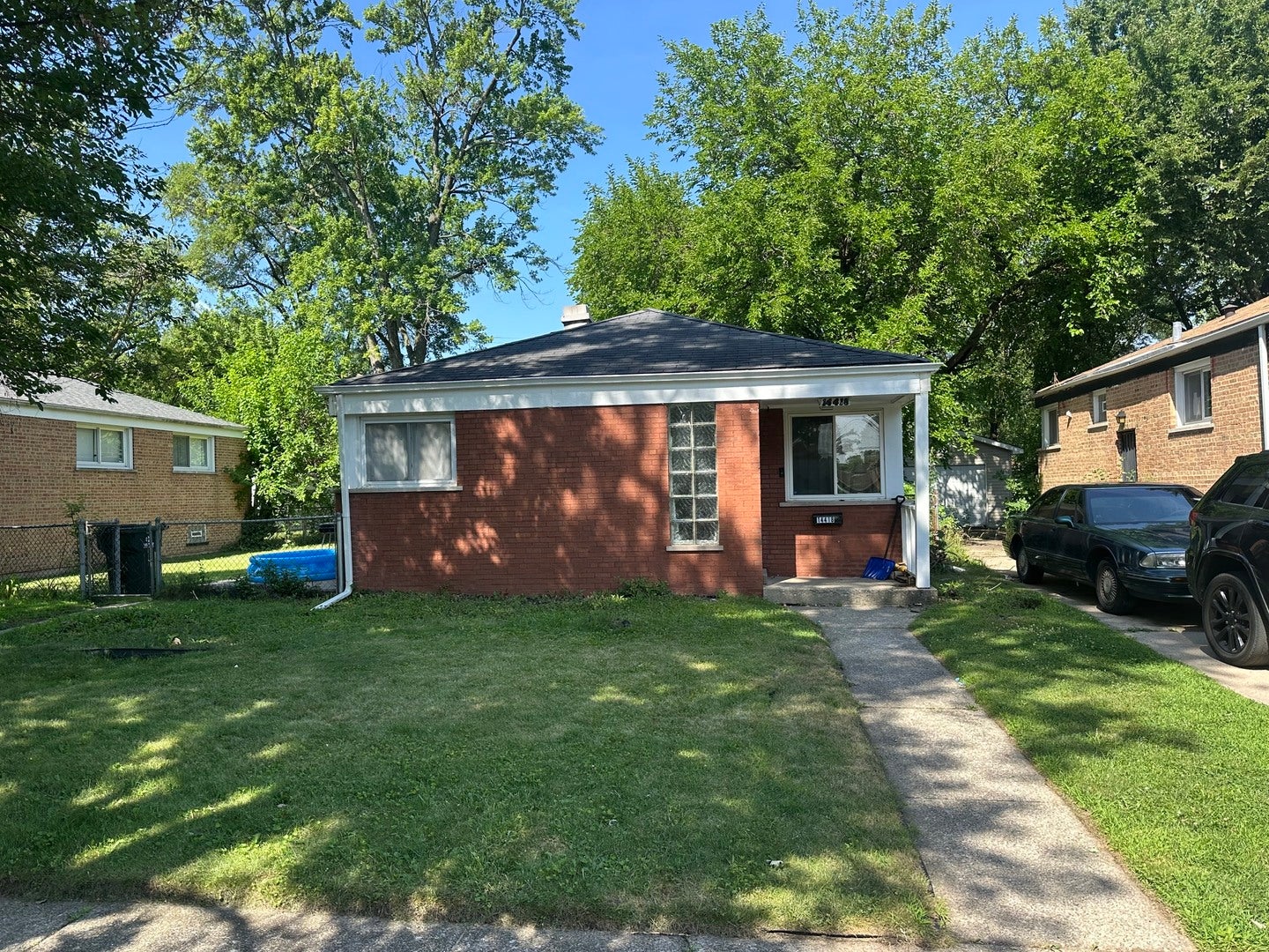 14418 Woodlawn Avenue — photo