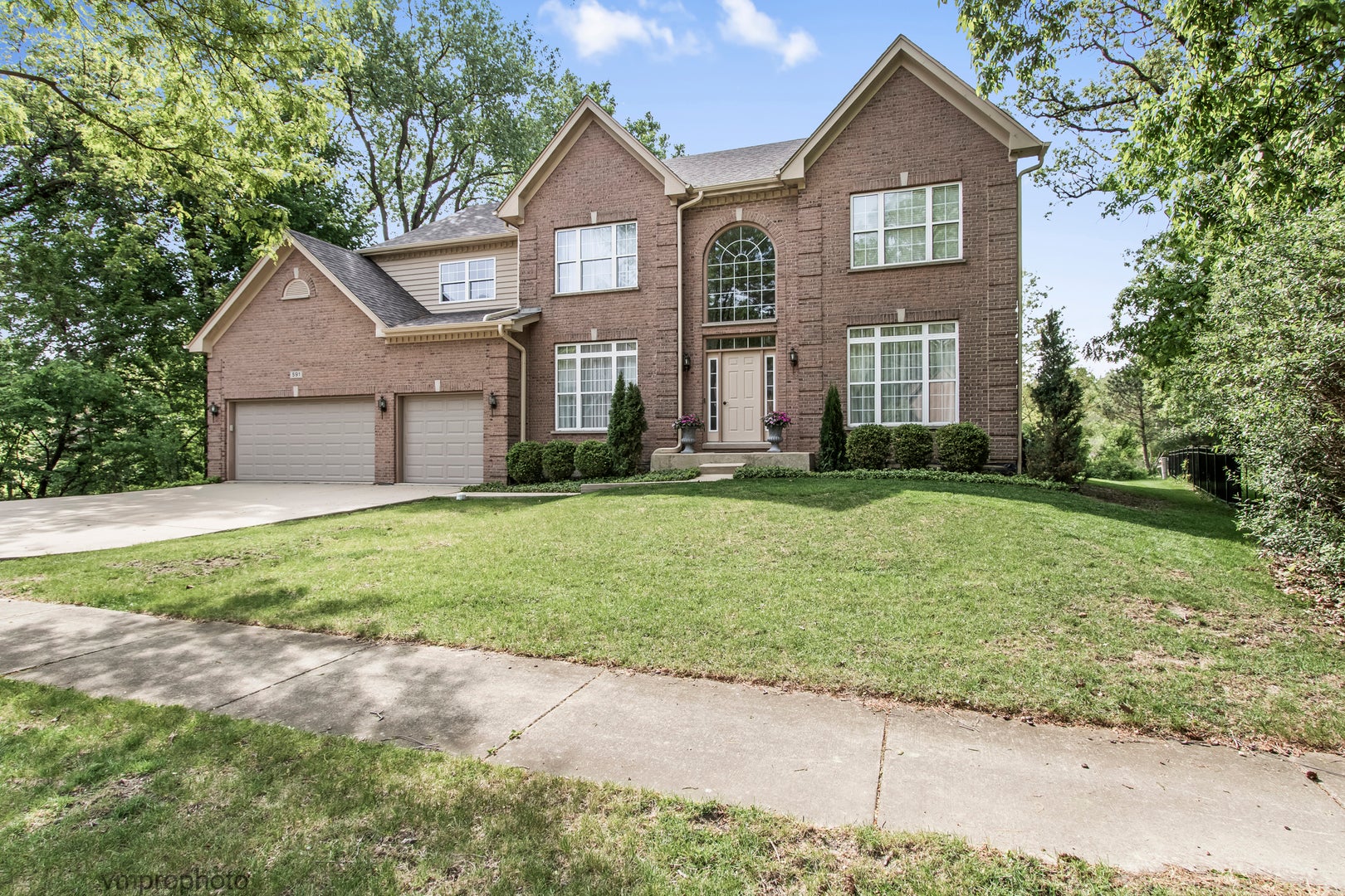 591 W Rosiland Drive — photo