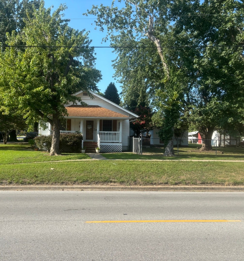 411 W Lincoln Street — photo