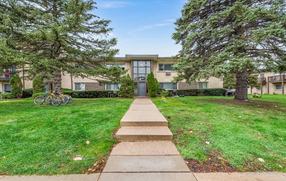 1110 N Wheeling Road 2C — photo