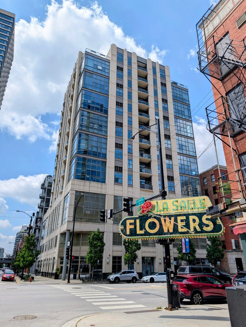 150 W Superior Street 1003 — photo