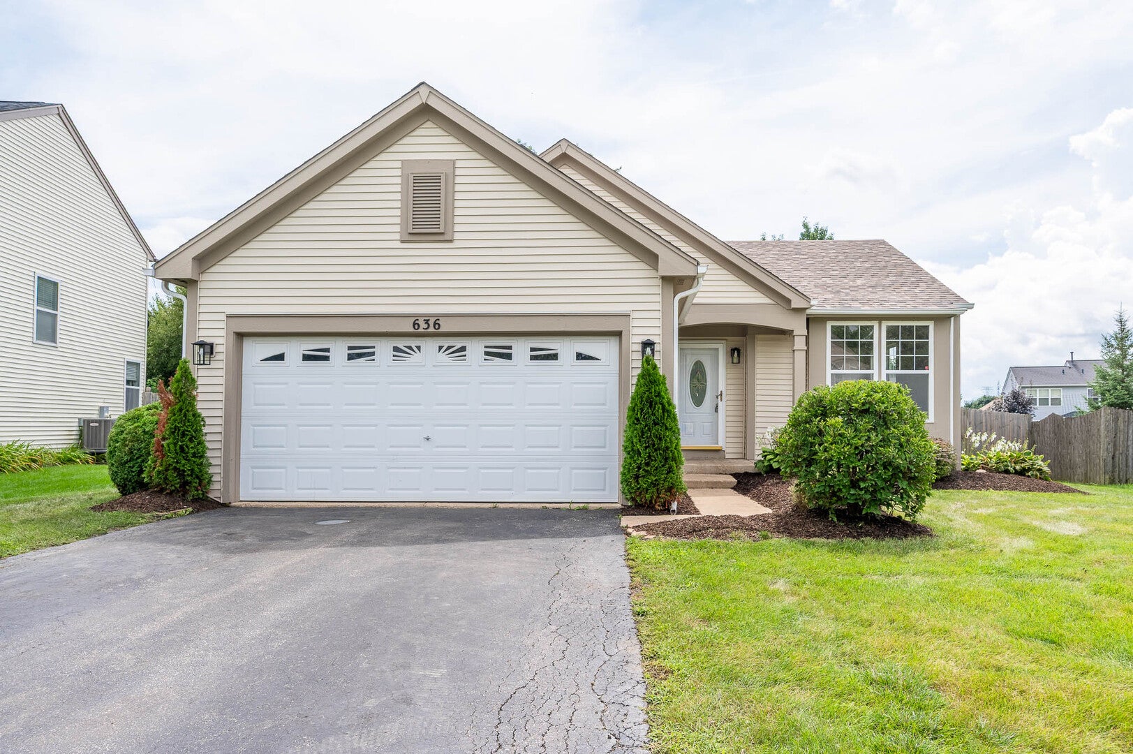 636 Hamilton Lane — photo