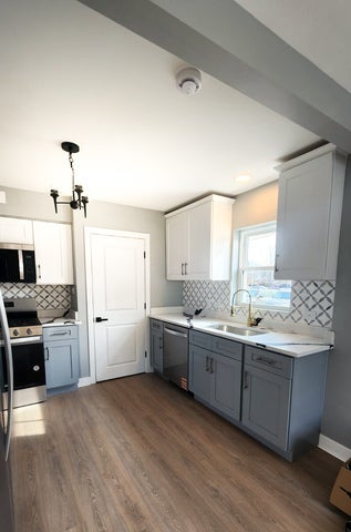 9451 S LAWNDALE AVE — photo 2