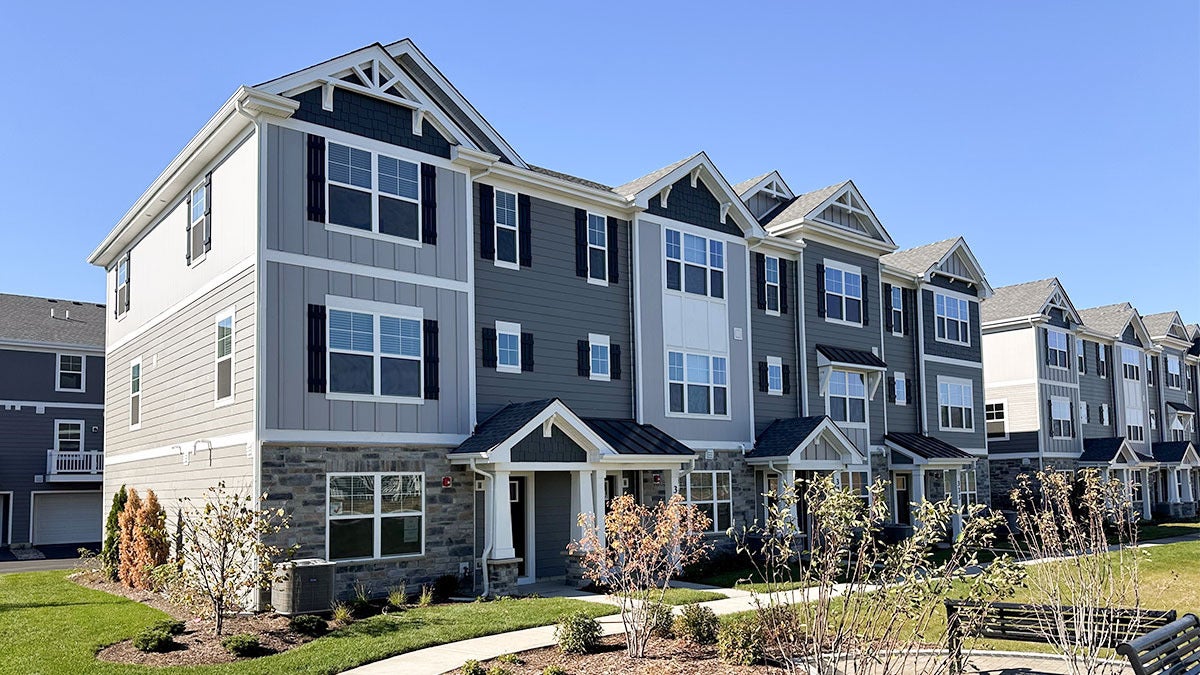 411 Lakeshore Court — photo