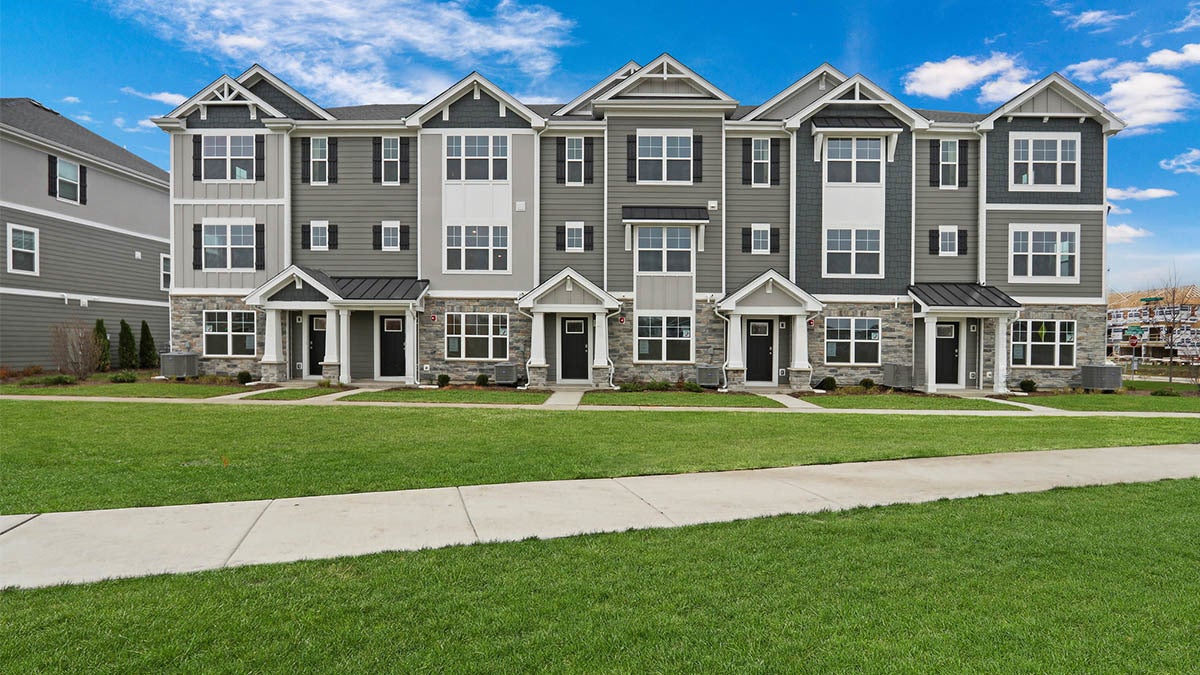 403 Lakeshore Court — photo