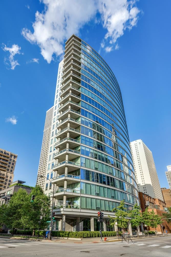 30 W Oak Street 7B — photo