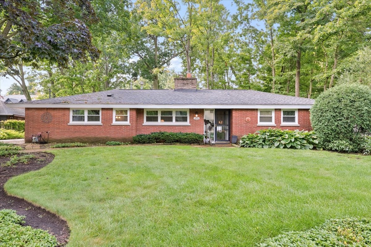 1233 Glenoak Lane — photo