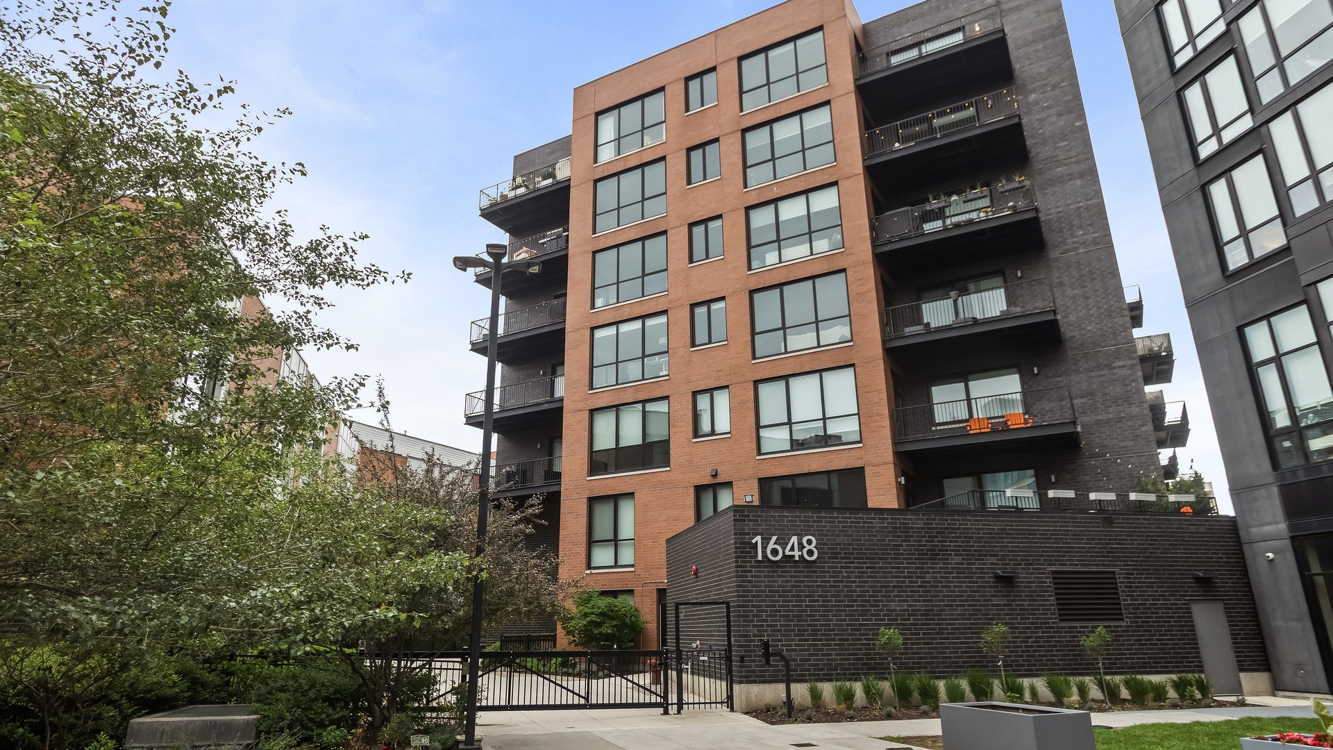 1648 W Division Street 309 — photo