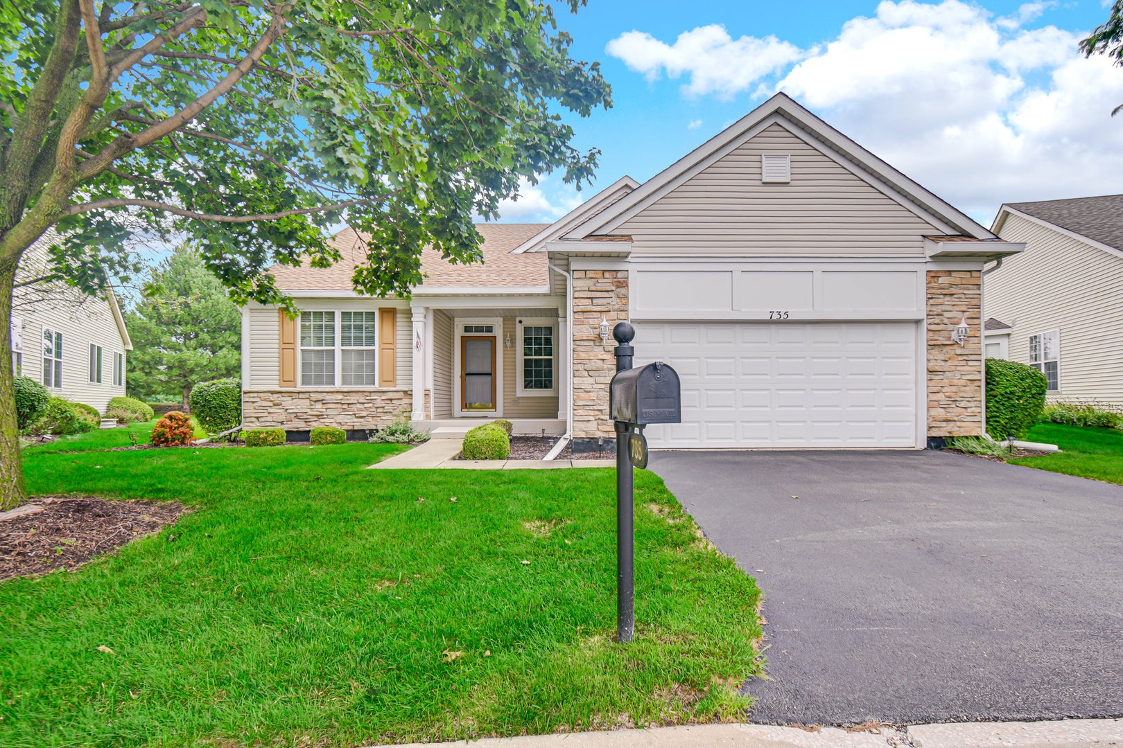 735 Pentwater Road — photo